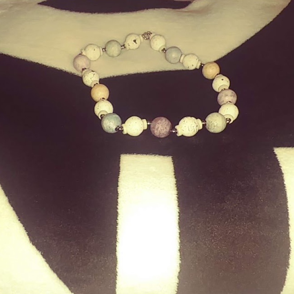 Beautiful Colorful Necklace (Comes with Free Throw Blanket Gift)